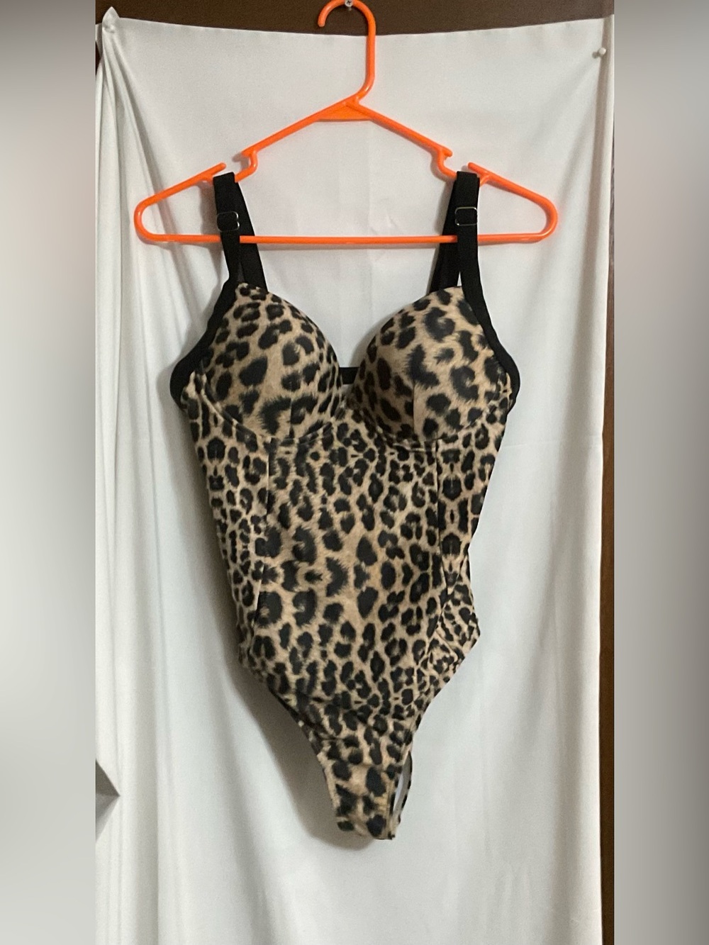 Victoria’s Secret: Leopard Print Padded one piece swim suit  size XL preowned.